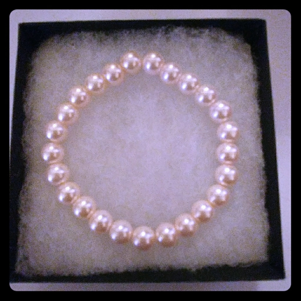 Peony Pearl Bracelet